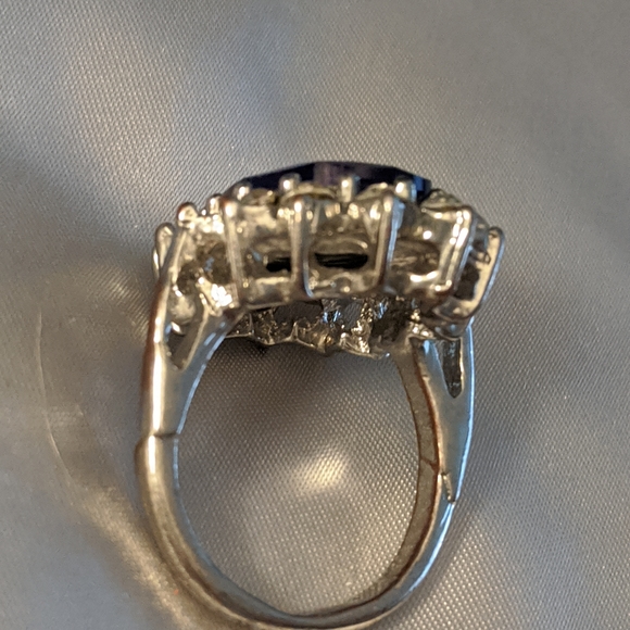 Vintage Statement Ring - Picture 3 of 10